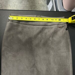 T Tahari women’s Gray faux Suade Pencil Midi Skirt size xs
